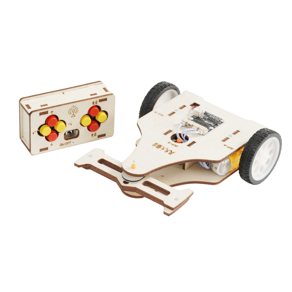 Remote-controlled battle car (giant axe)
