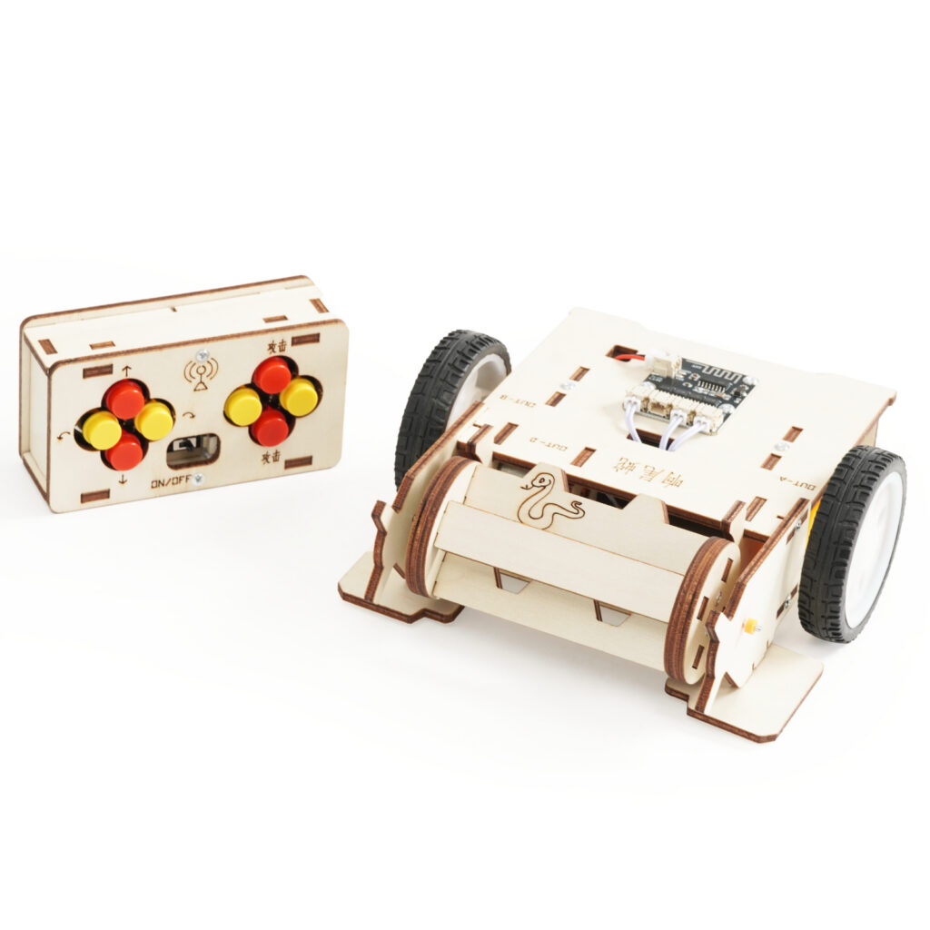 Remote-controlled battle car (fire and wind saw)
